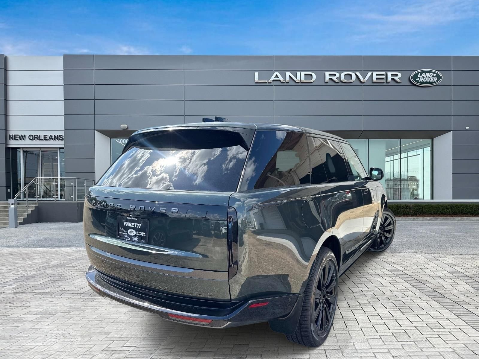 New 2026 Belgravia Green Land Rover Autobiography image 5