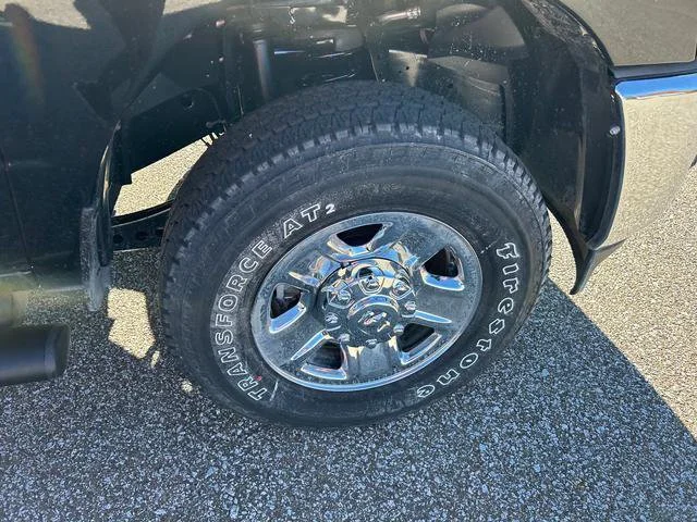 New 2026 Diamond Black Crystal Pearl-Coat Exterior Paint RAM Tradesman image 24