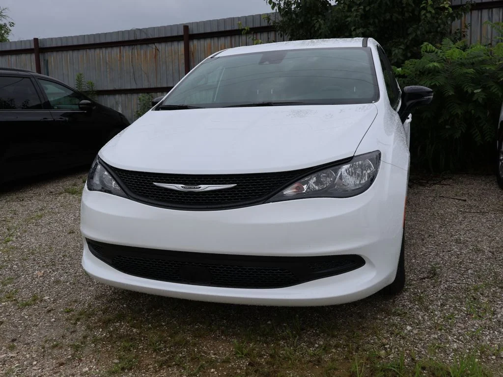 New 2027 Bright White Clear-Coat Exterior Paint Chrysler LX image 6