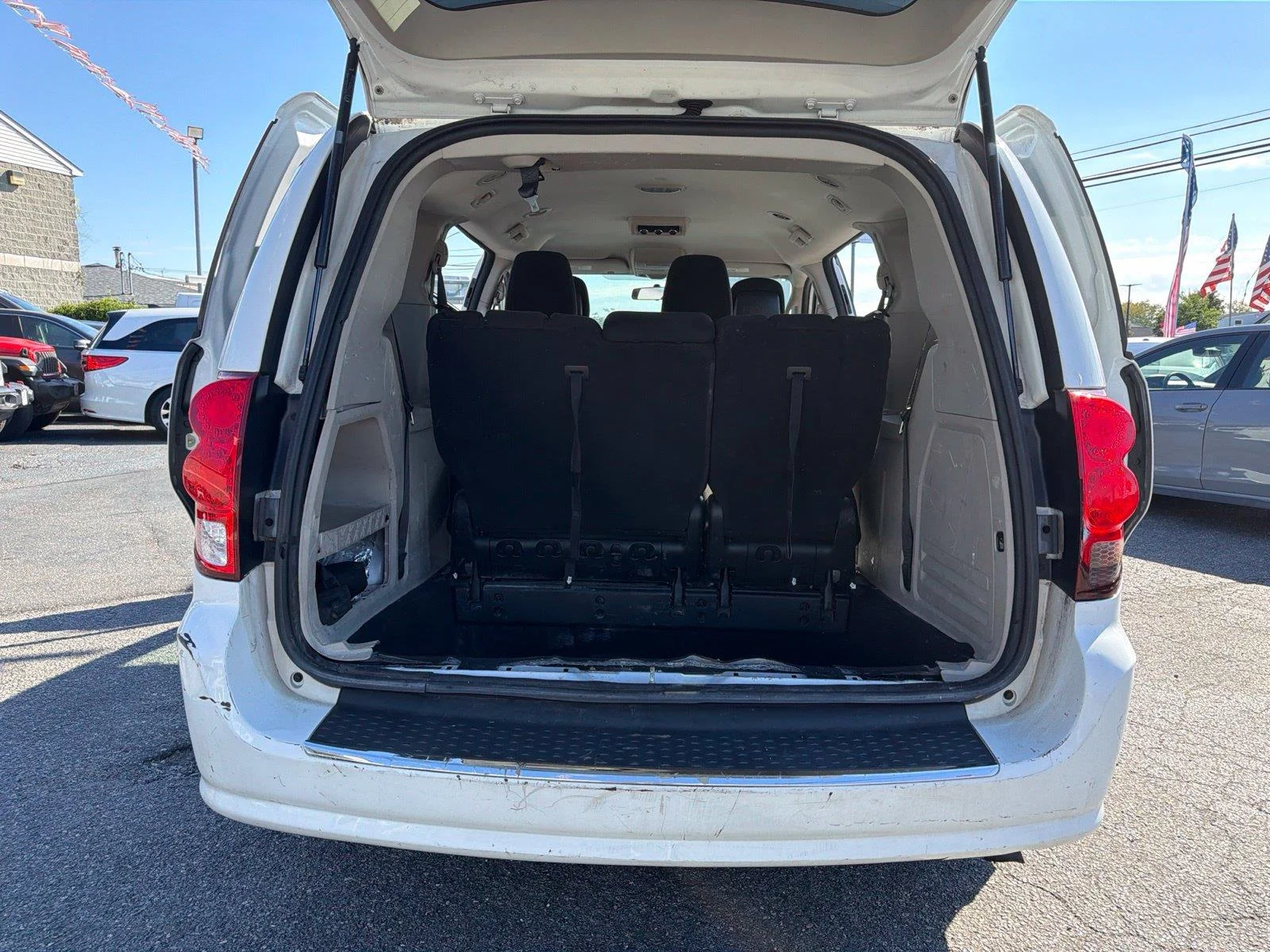 Used 2017 White Dodge SE image 31