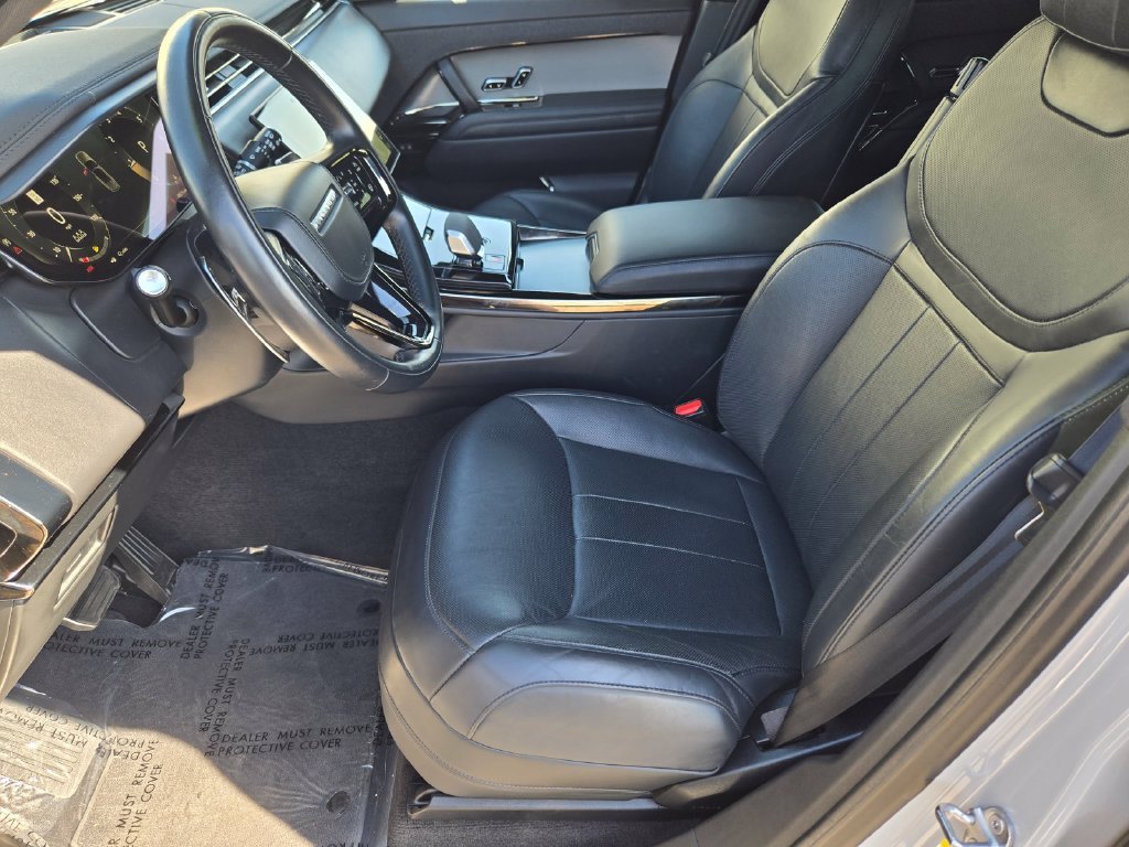 Used 2024  Land Rover Dynamic SE image 11
