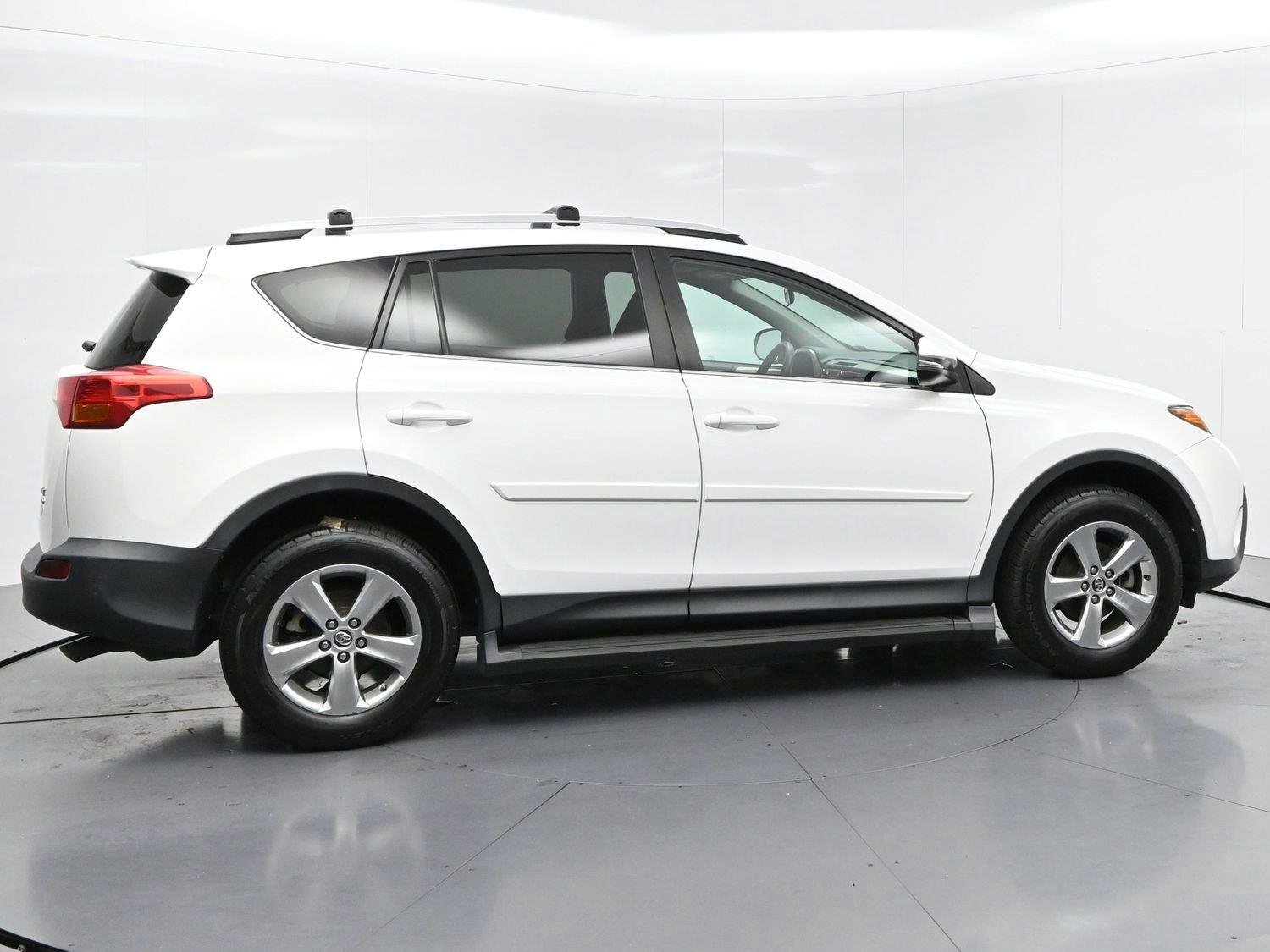 Used 2015 Super White Toyota XLE image 8