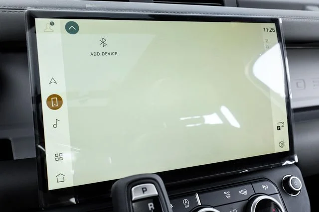 New 2026 White Land Rover X-Dynamic SE image 39