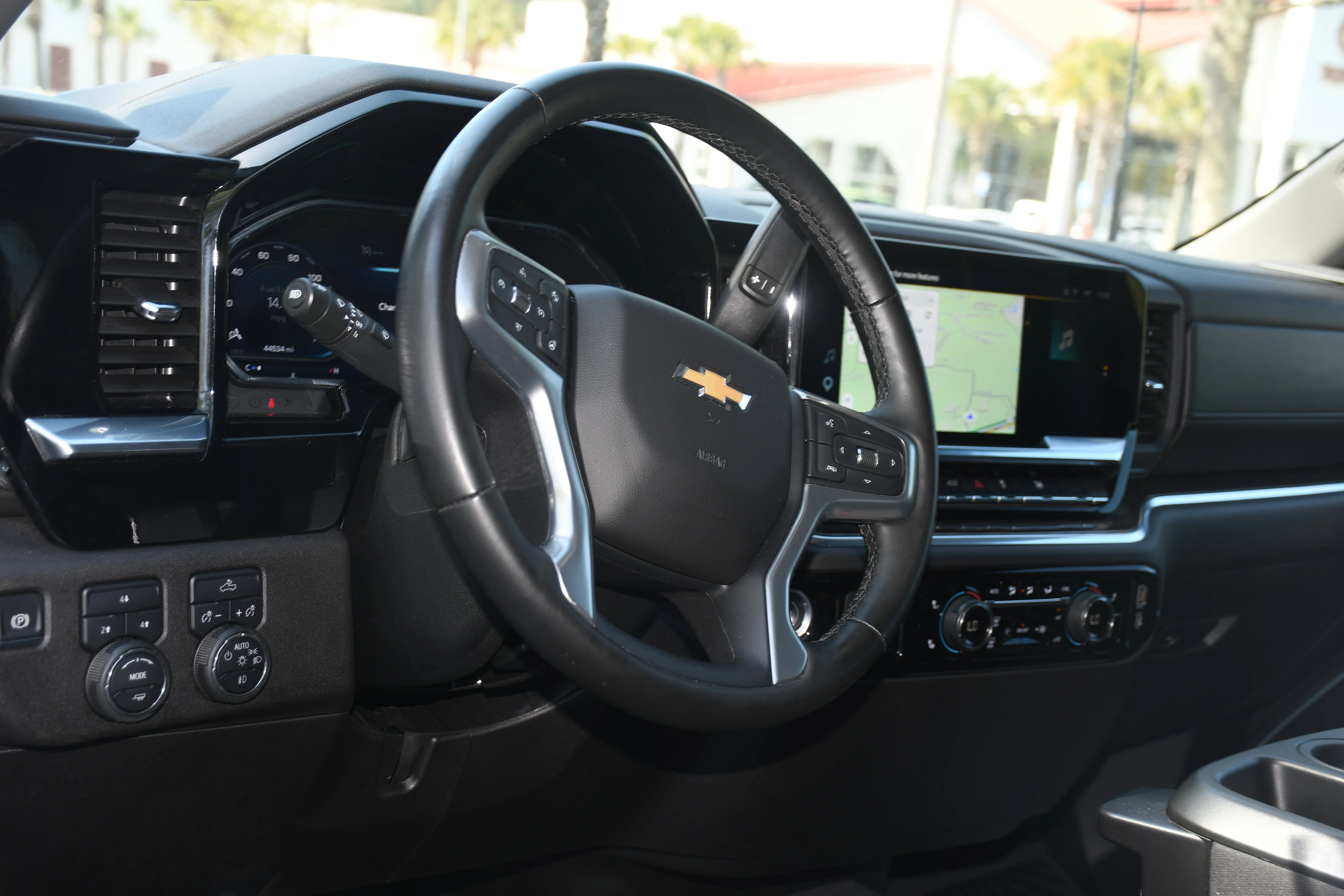 Used 2025 White Chevrolet LT image 8
