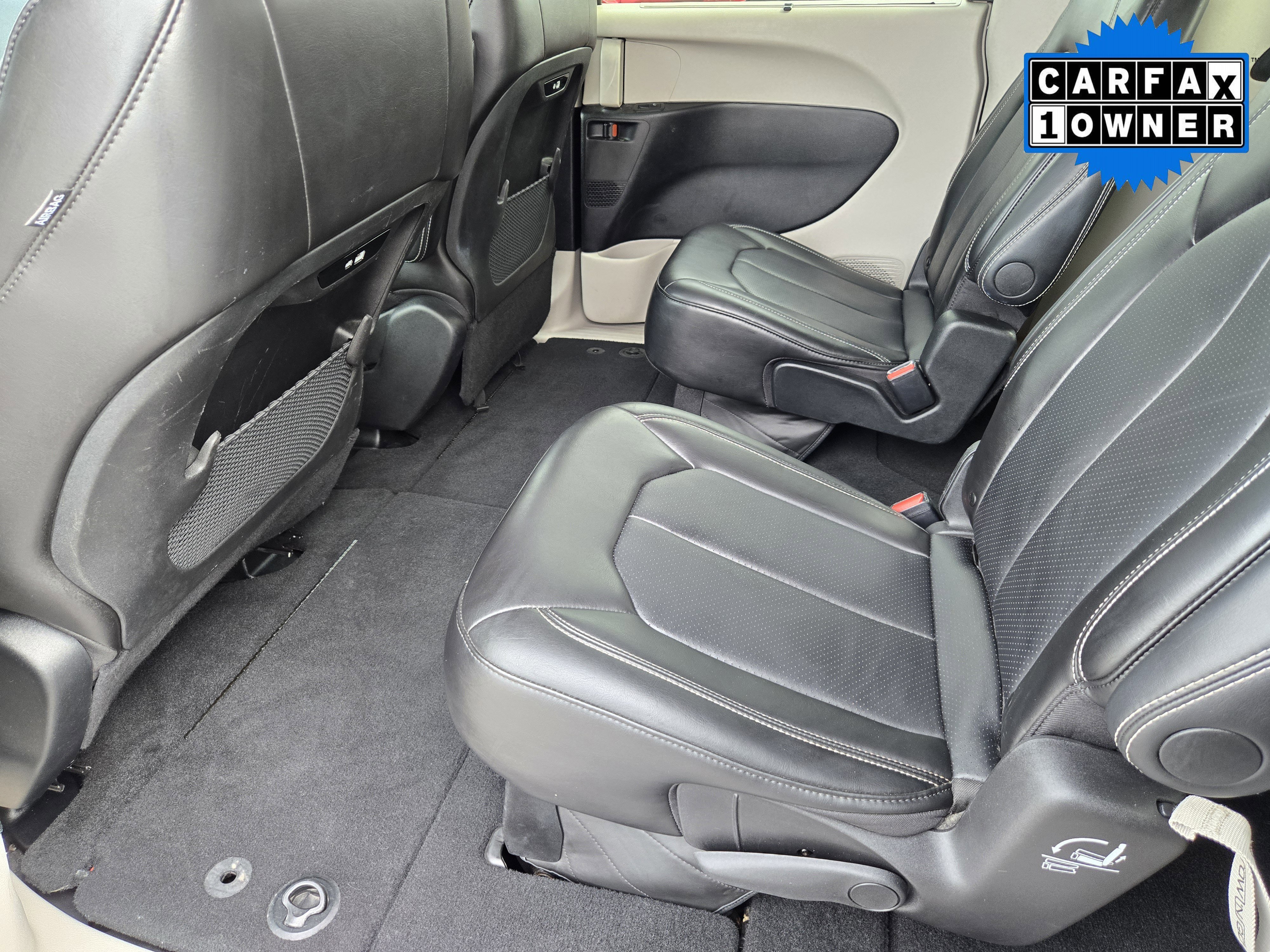 Used 2024 Diamond Black Chrysler Touring L image 28