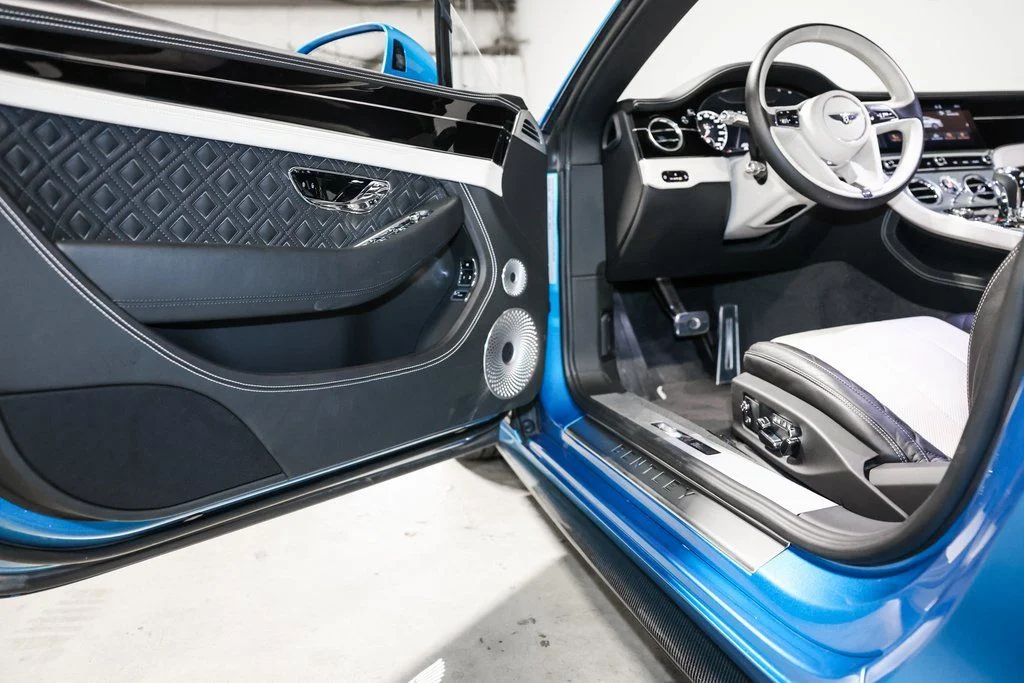 Used 2020 Blue Bentley V8 image 28