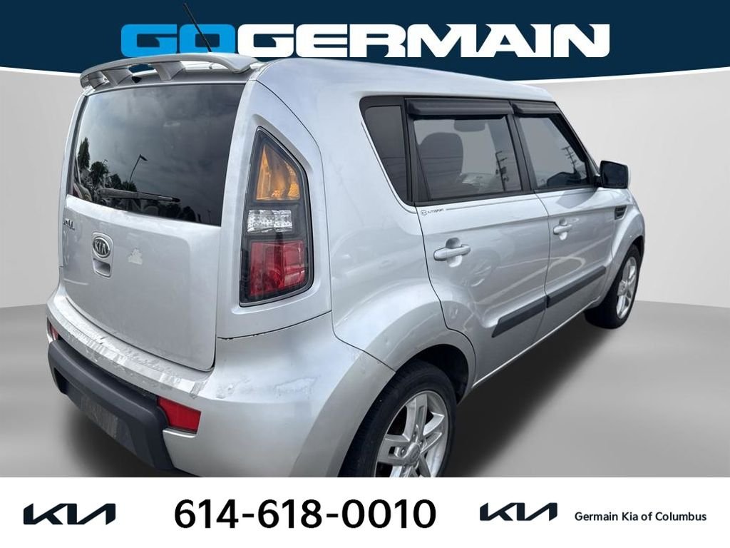 Used 2011 Silver Kia Plus image 4