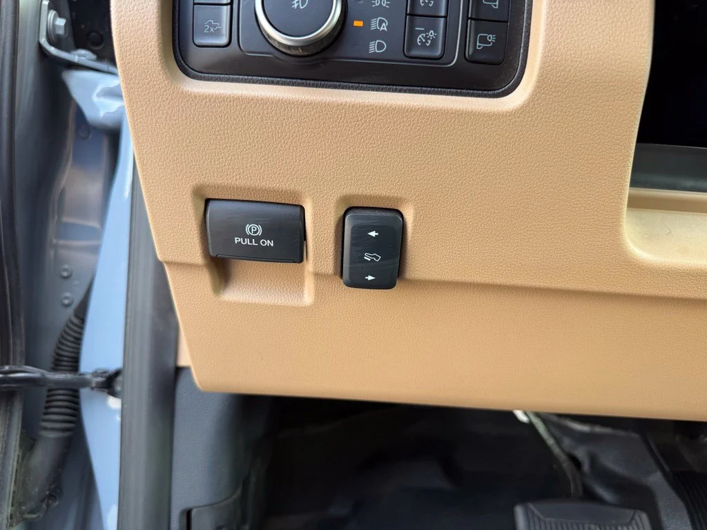 Used 2025 Gray Ford Lariat image 8