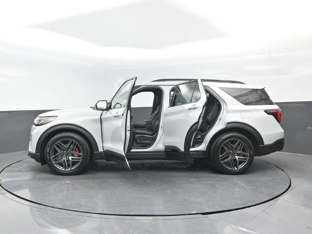 New 2027 Avalanche Gray Ford ST image 31