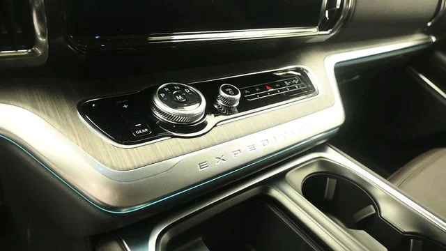 New 2026 Star White Metallic Tri-Coat Ford Platinum® image 18