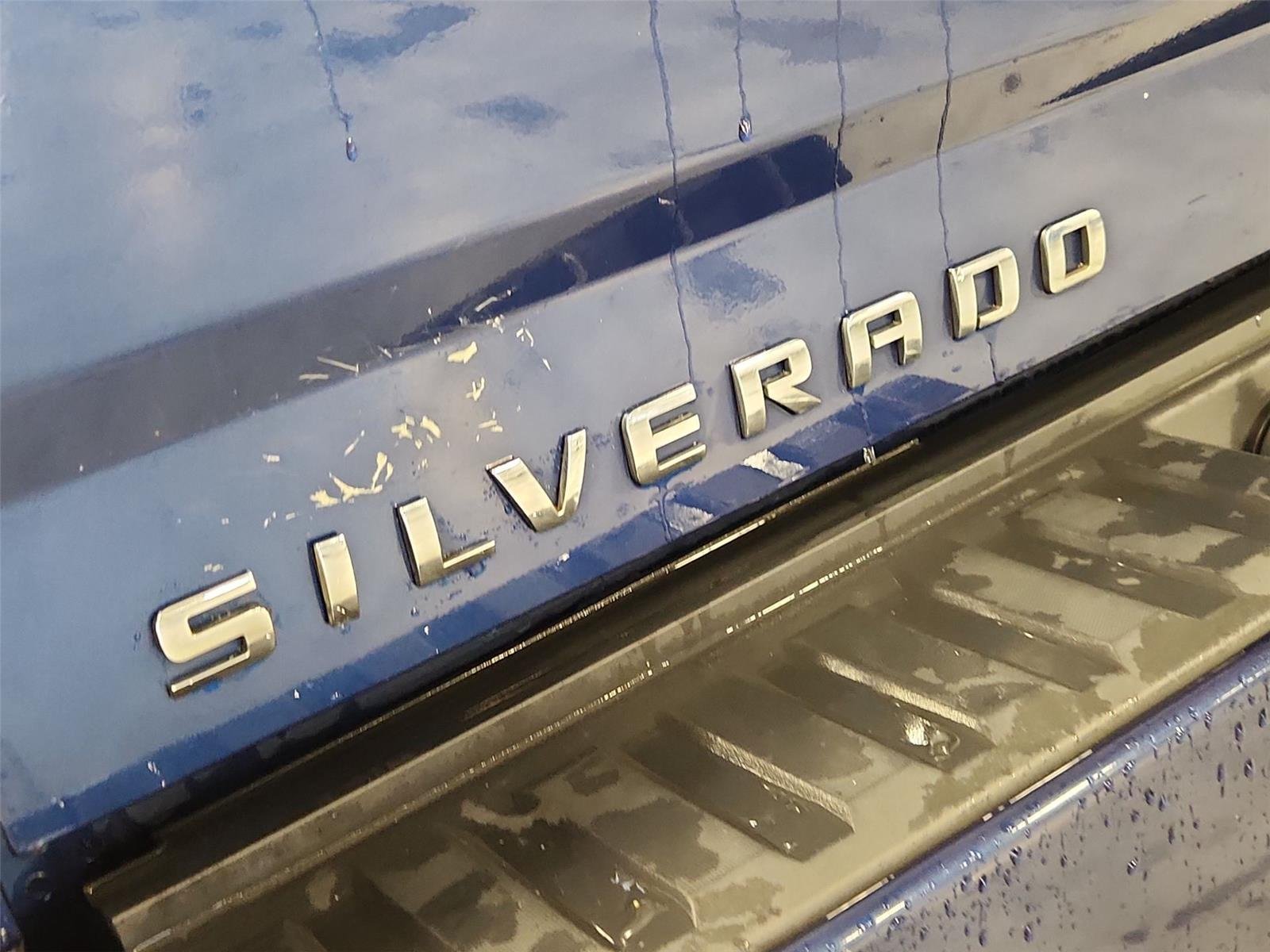Used 2016 DEEP OCEAN BLUE METALLIC Chevrolet LTZ image 30