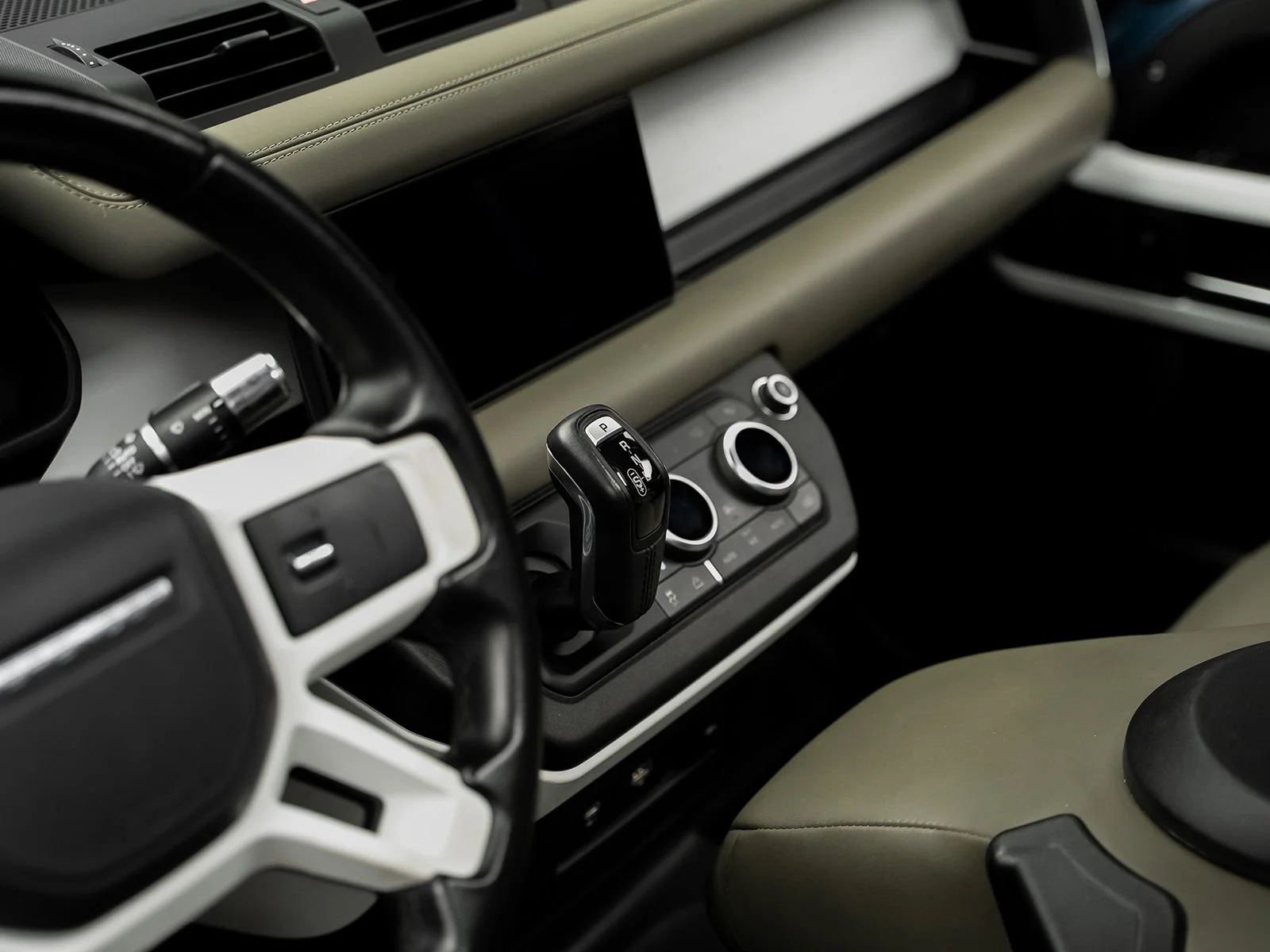 Used 2020 Blue Land Rover HSE image 56