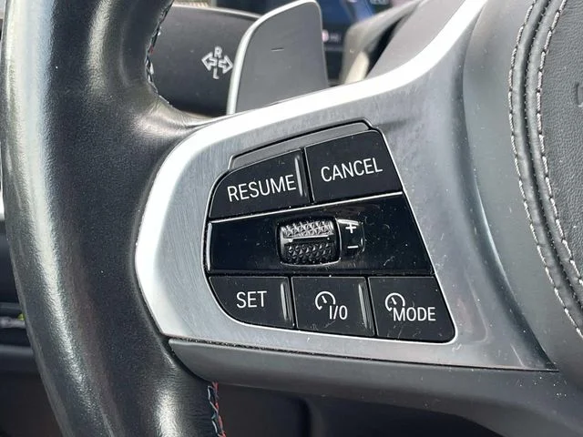 Used 2024 White BMW M60i image 22