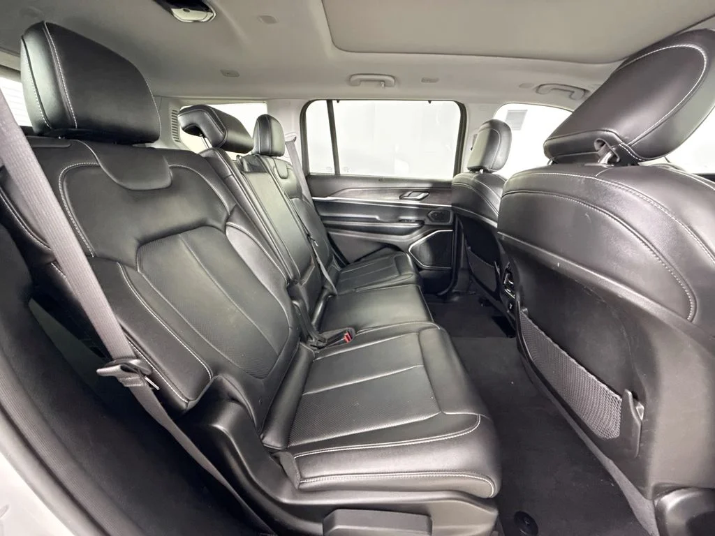 Used 2022 White Jeep Limited image 27