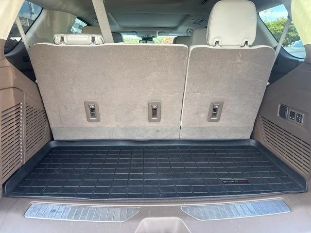 Used 2023 White GMC Denali image 32