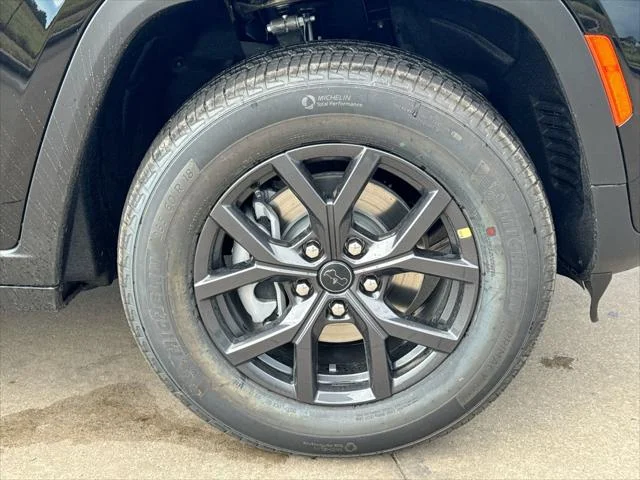 New 2027 High-Gloss Black Paint Jeep Laredo Altitude image 10