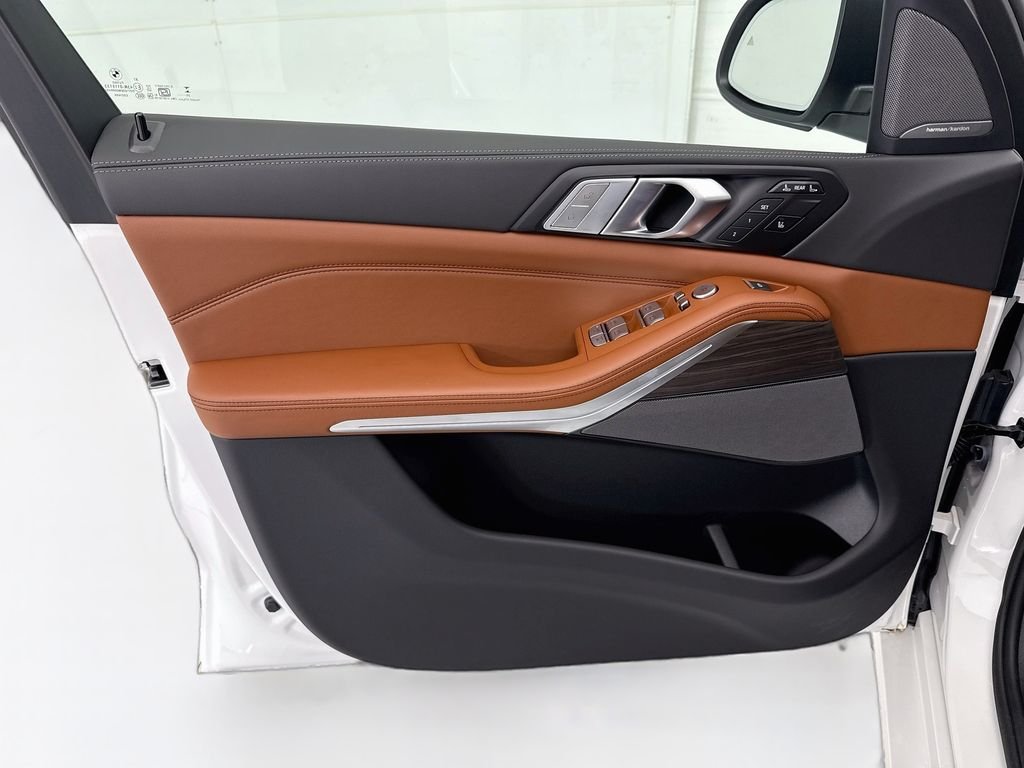 New 2027 White Metallic BMW xDrive40i image 24