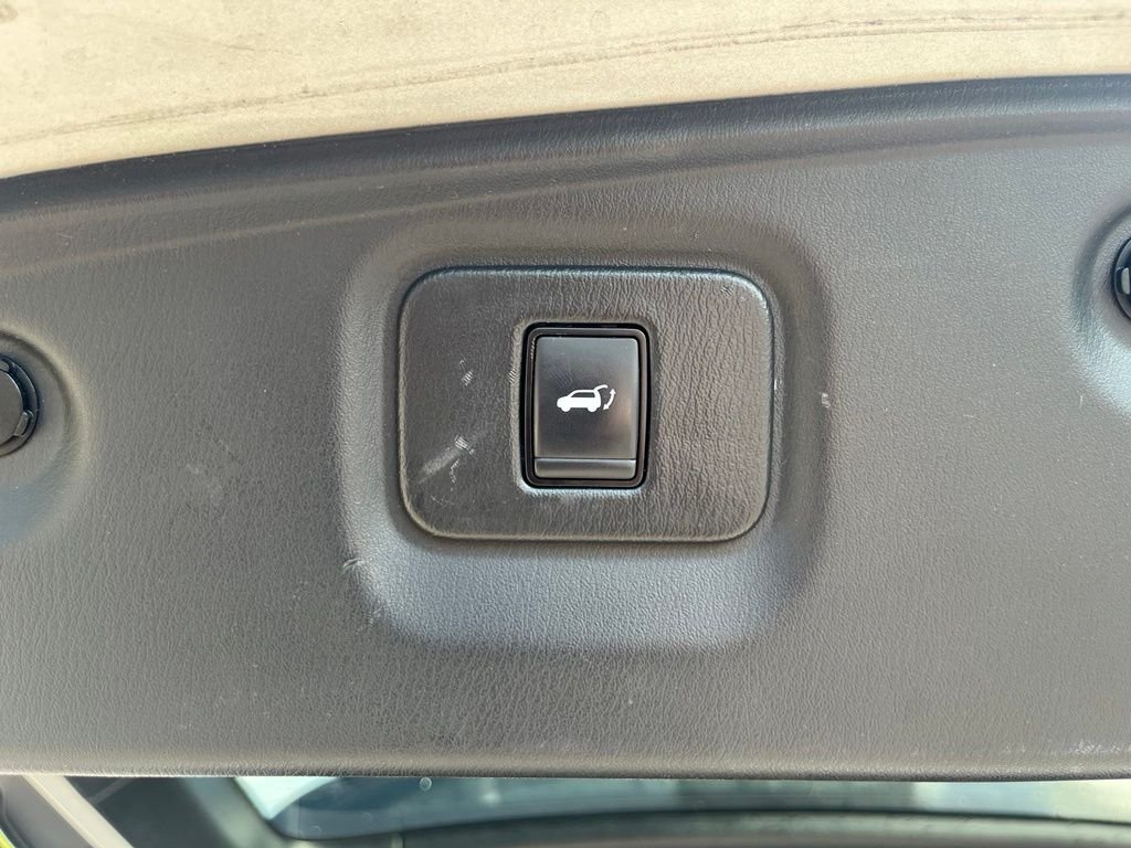 Used 2020 Brilliant Silver Metallic Nissan SL image 16