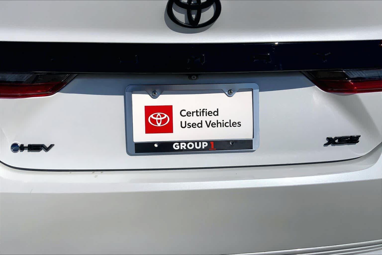 Used 2025 Wind Chill Pearl Toyota XSE image 10