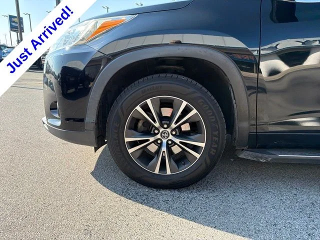 Used 2018 Black Toyota LE image 10