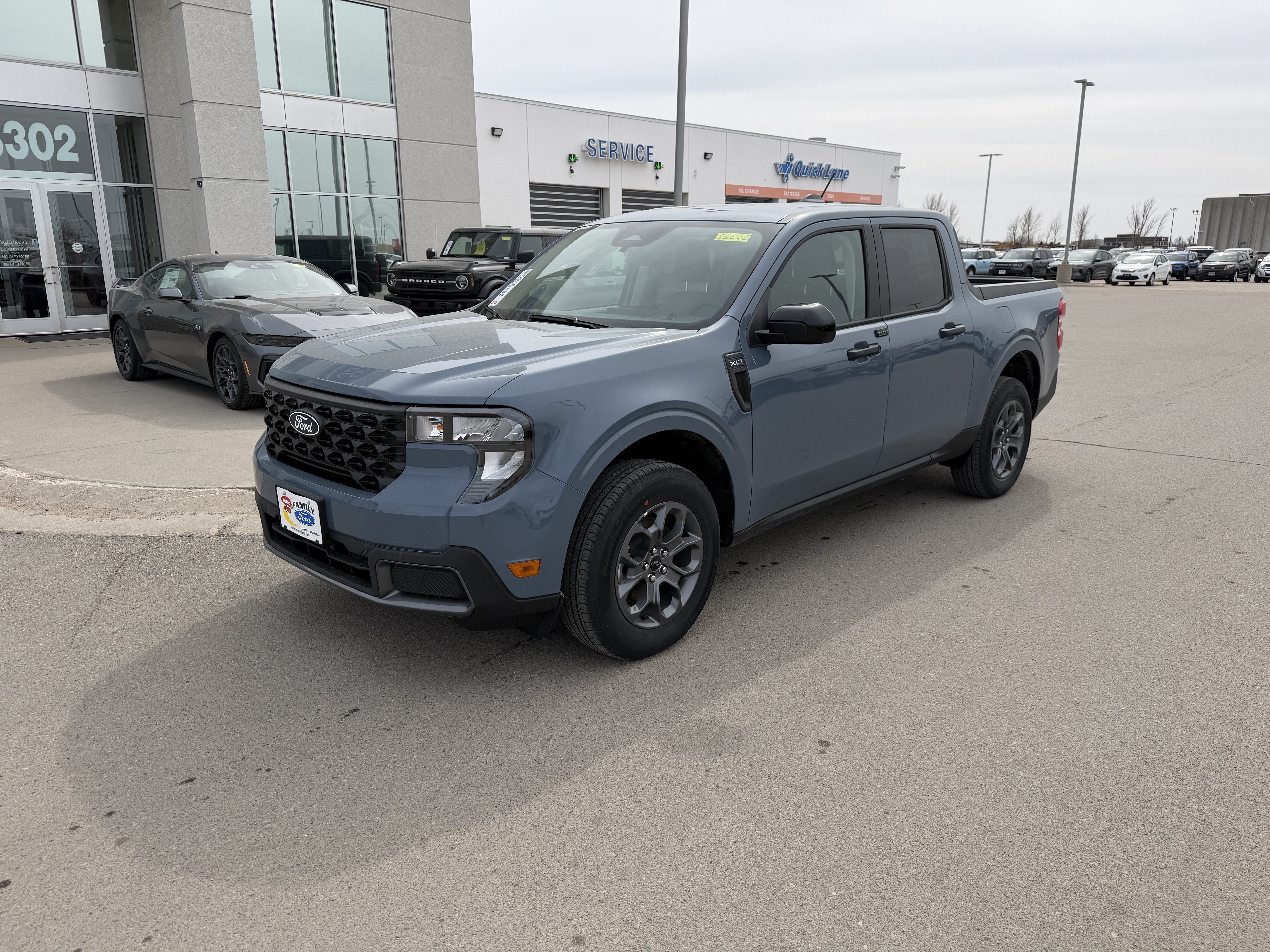 New 2025 Azure Gray Metallic Tri-Coat Ford XLT image 2