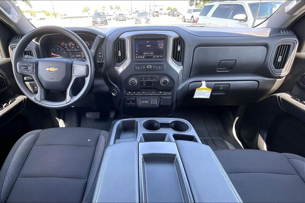 Used 2025 White Chevrolet Custom image 7