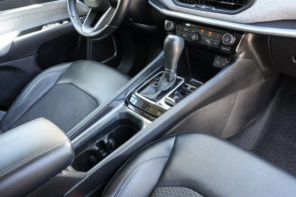 Used 2022 Gray Jeep Latitude image 47