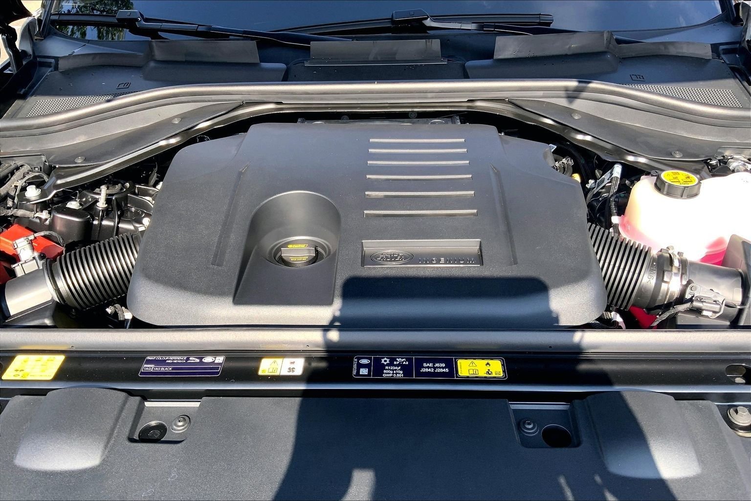 New 2026 Santorini Black Land Rover Dynamic SE image 16