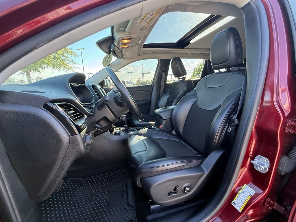 Used 2020 Red Jeep Latitude Plus image 20