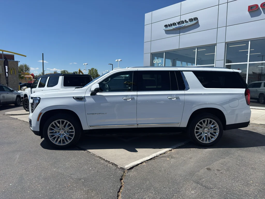Used 2025 White GMC Denali image 2