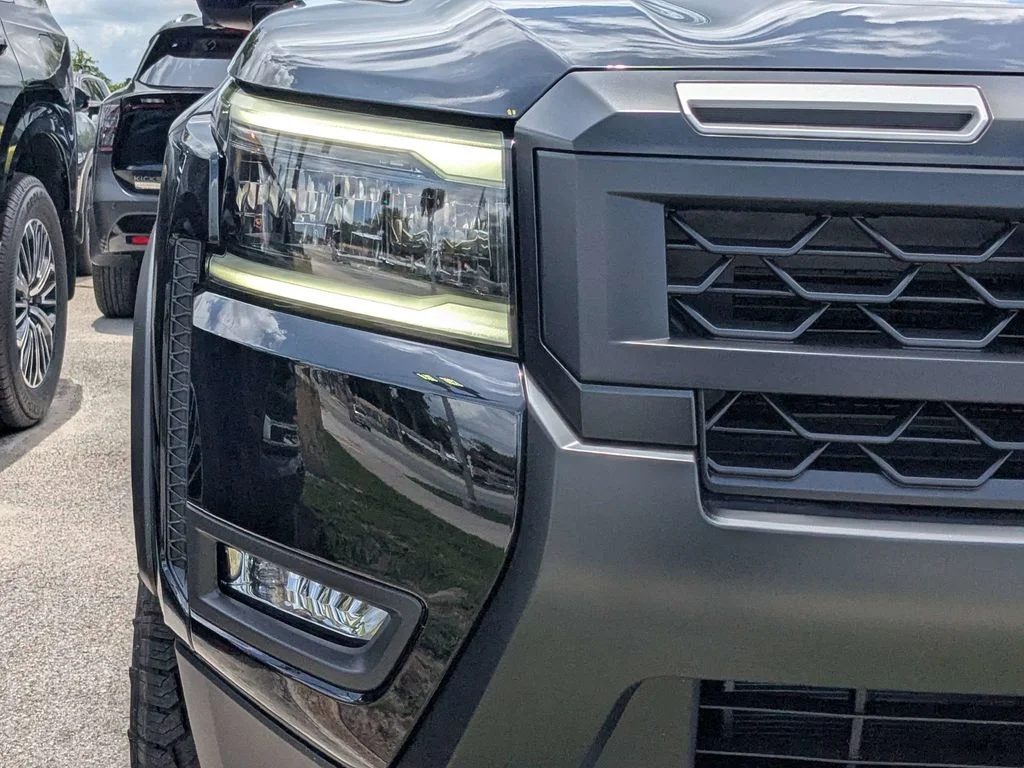 New 2026 Black Nissan PRO-X image 7