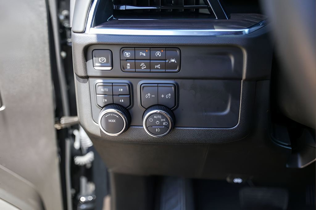 Used 2025 Black Chevrolet Z71 image 15