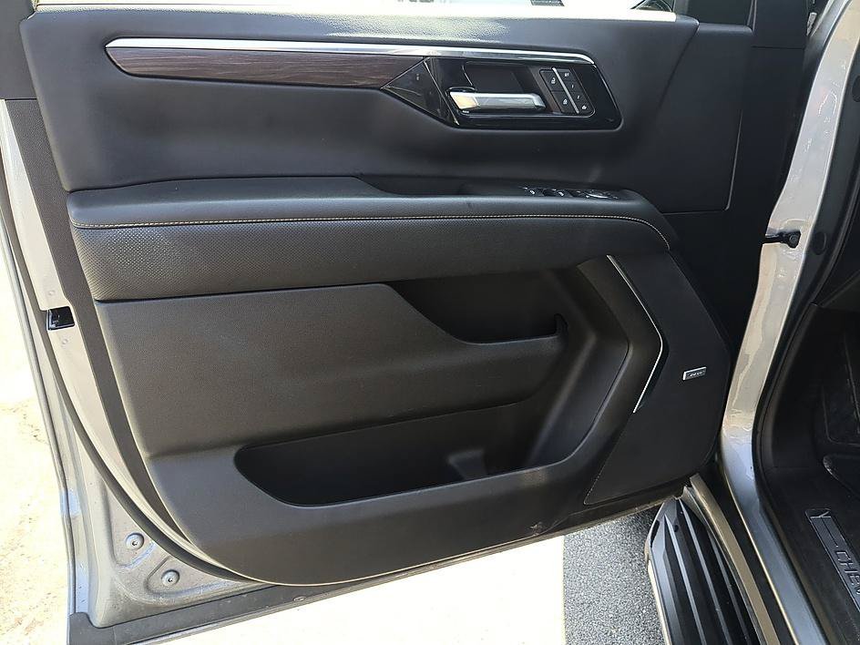 Certified Used 2025 Sterling Gray Metallic Chevrolet Premier image 12