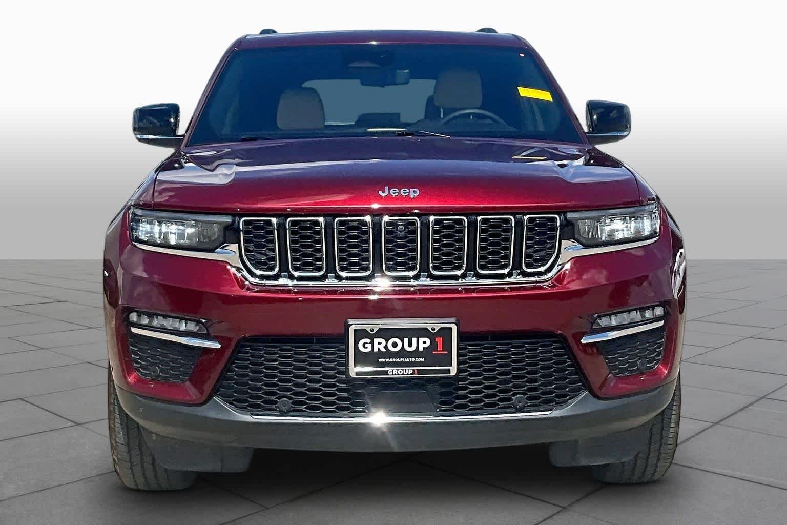 Used 2022 Velvet Red Pearlcoat Jeep  image 4