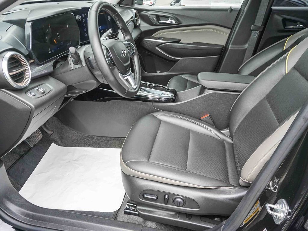 Used 2025 Black Chevrolet ACTIV image 17