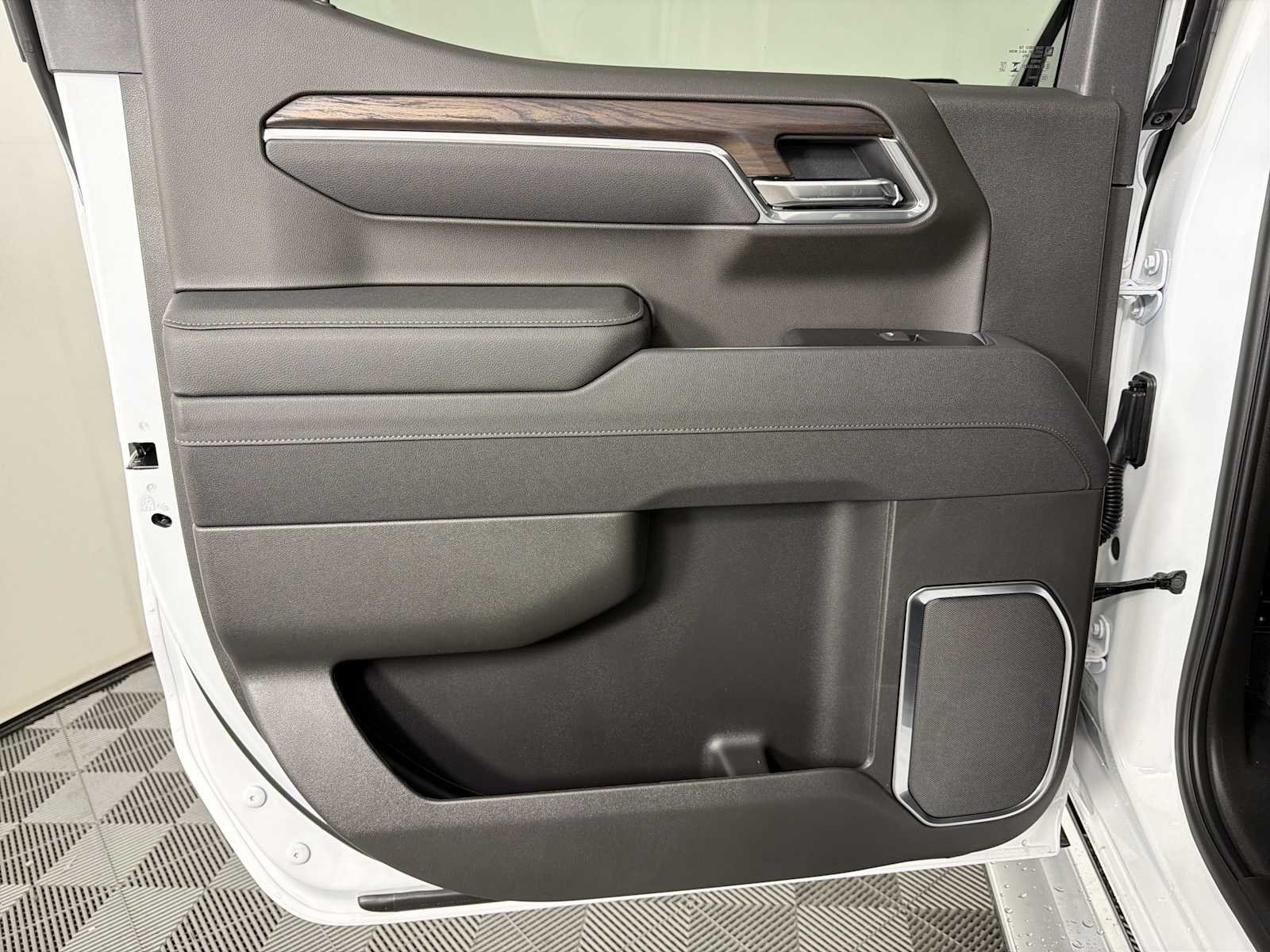 2026 GMC Sierra 1500 SLT - Photo 19
