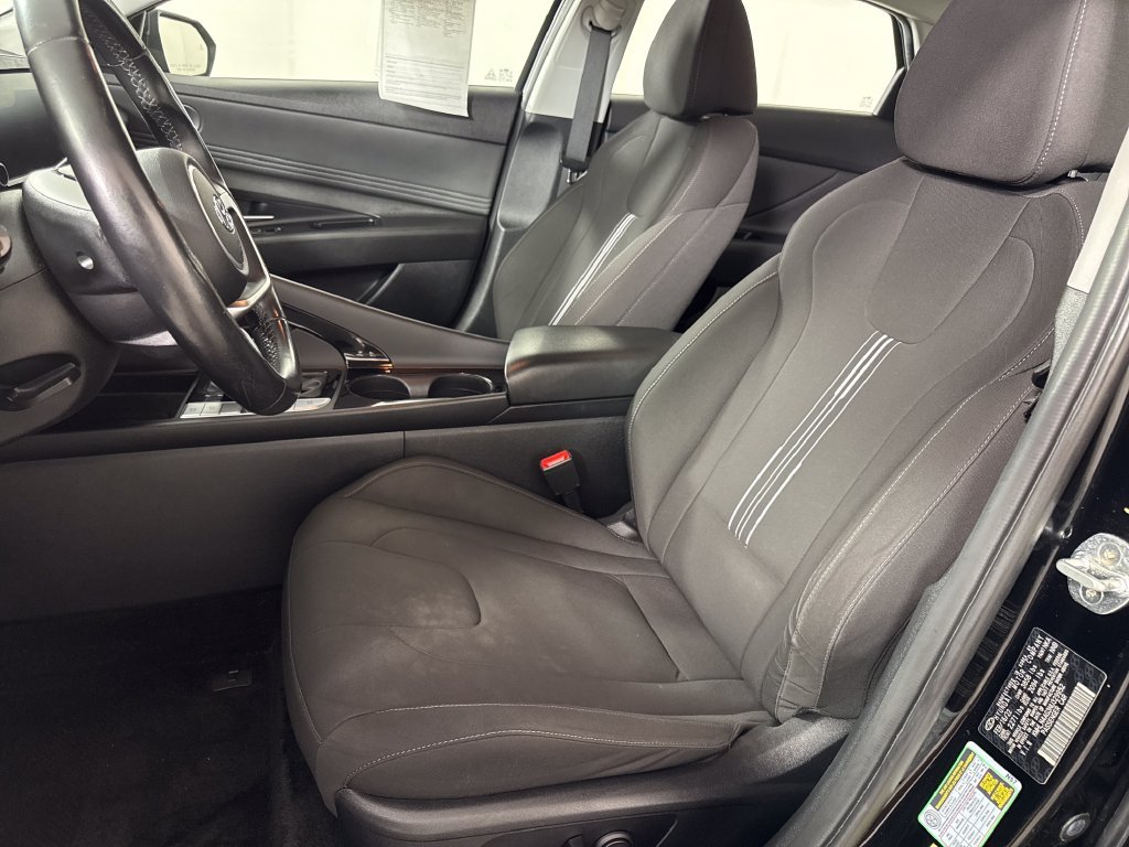 Used 2022 Black Hyundai SEL image 11