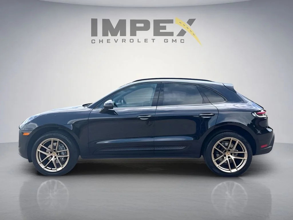 Used 2023  Porsche T image 2