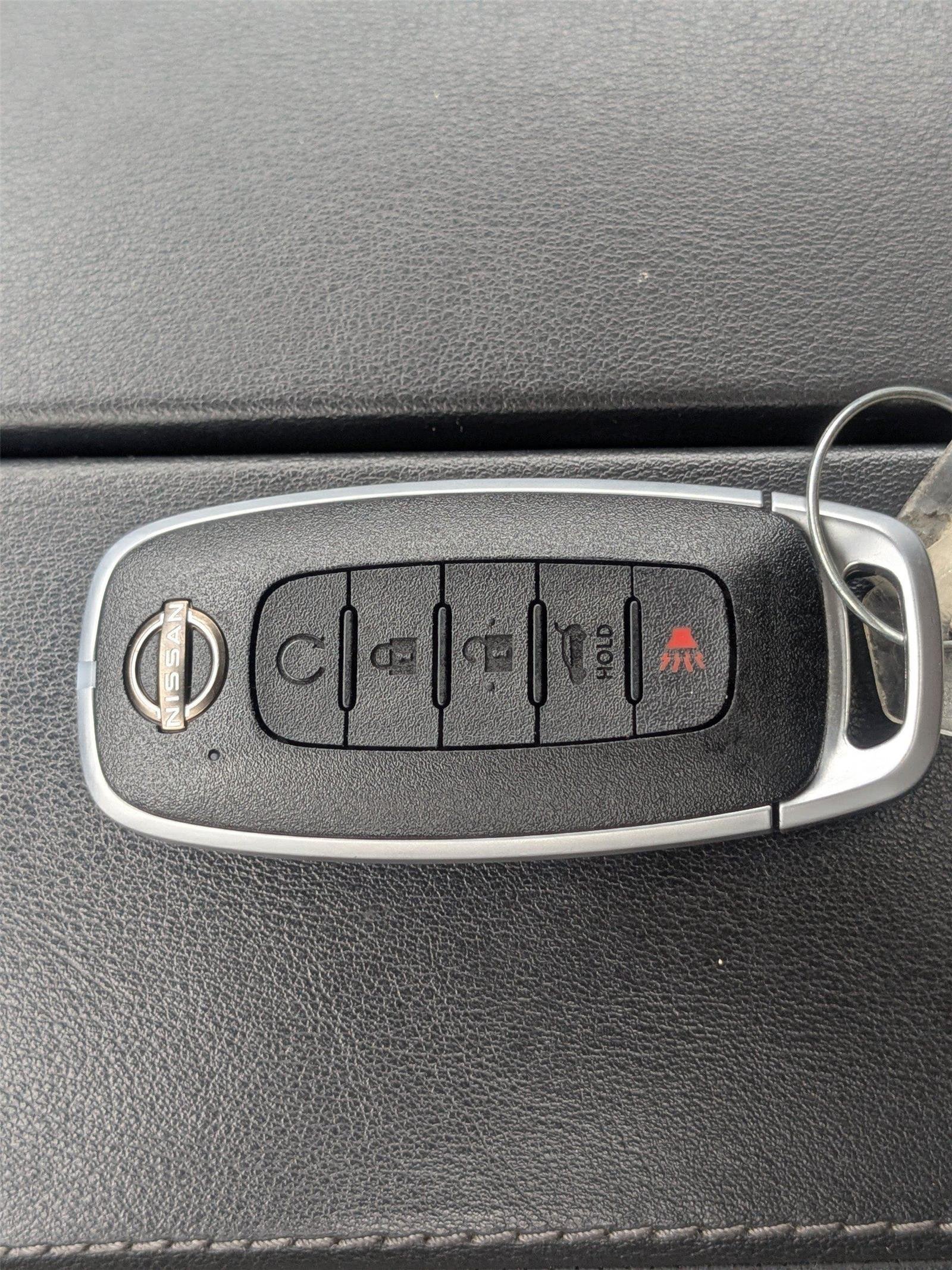 Used 2022 Brilliant Silver Metallic Nissan Platinum image 28