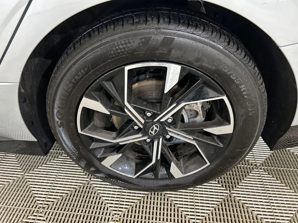 Used 2025 Silver Hyundai SEL image 10