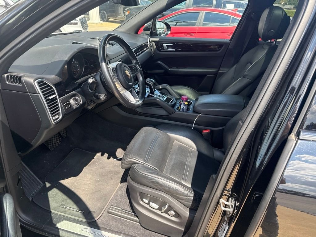 Used 2020  Porsche Base image 5