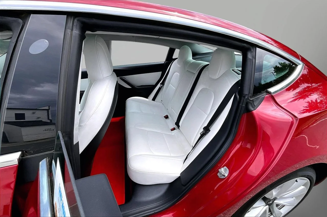 Used 2019  Tesla Long Range image 22