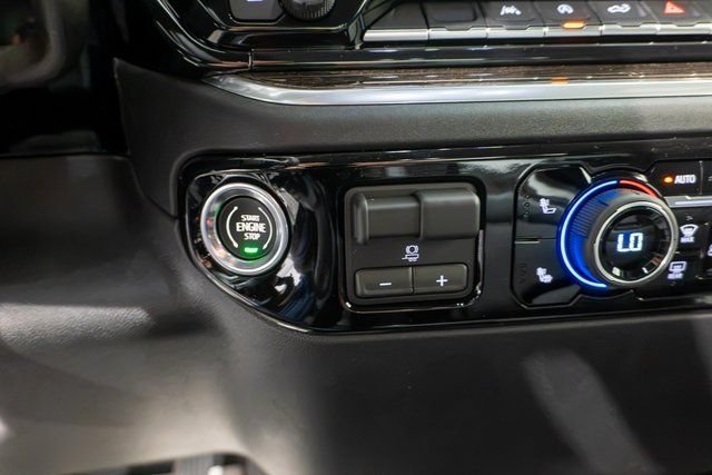 New 2026 Summit White Chevrolet LT (2FL) image 21