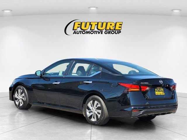 Used 2024 Black Nissan 2.5 S image 7