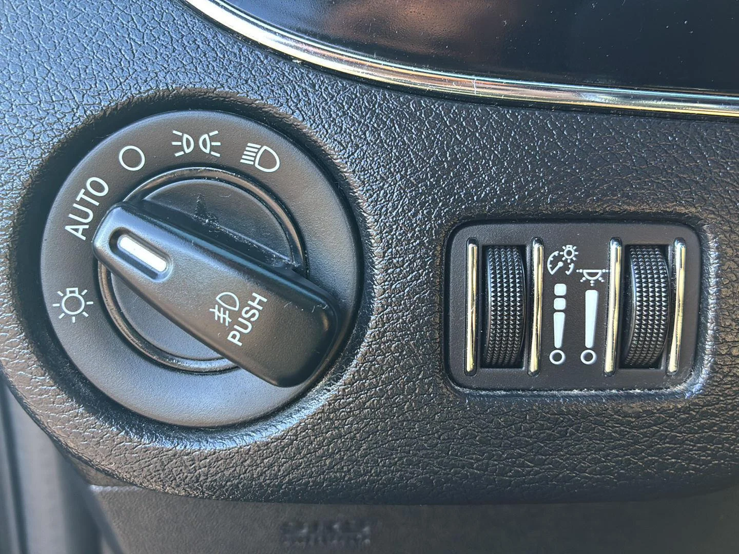 Used 2018 Black Onyx Crystal Pearlcoat Dodge GT image 14