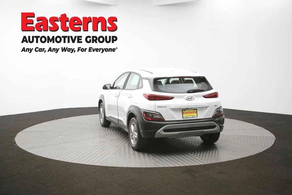 Used 2022 White Hyundai SE image 62