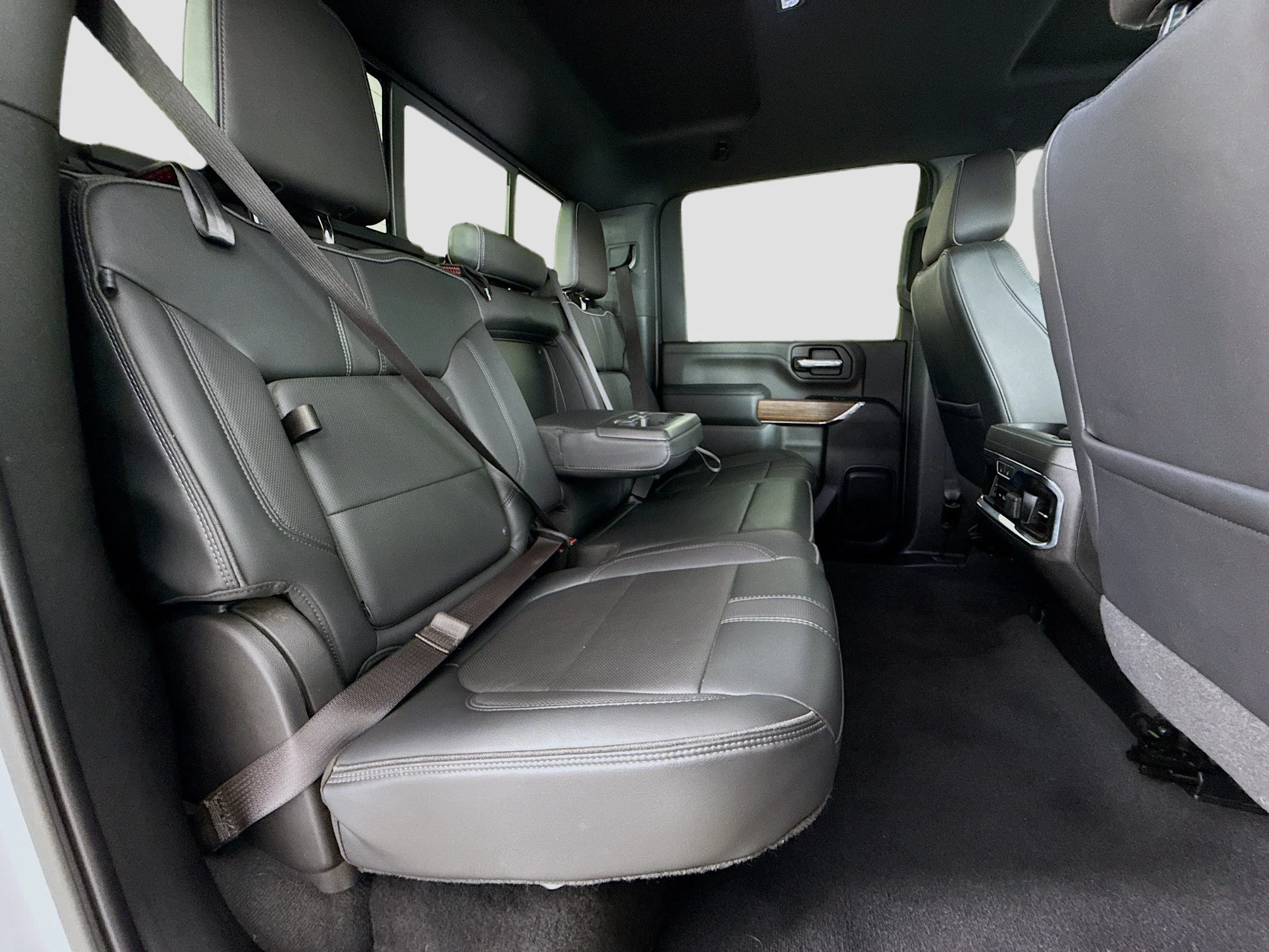 Used 2023 Iridescent Pearl Tricoat Chevrolet High Country image 30