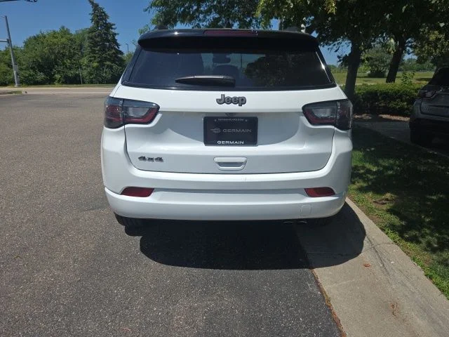 Used 2022 White Jeep Limited image 6