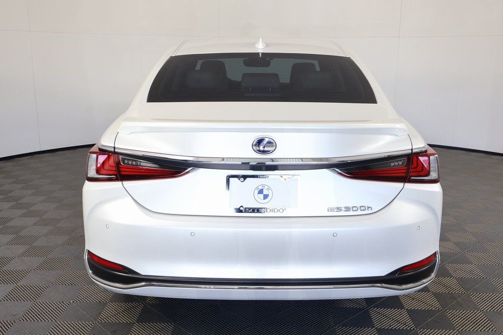 Used 2022 White Pearl Lexus 300h image 5