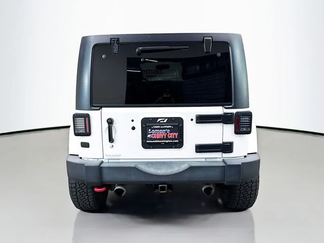 Used 2018 White Jeep Unlimited Sahara image 6